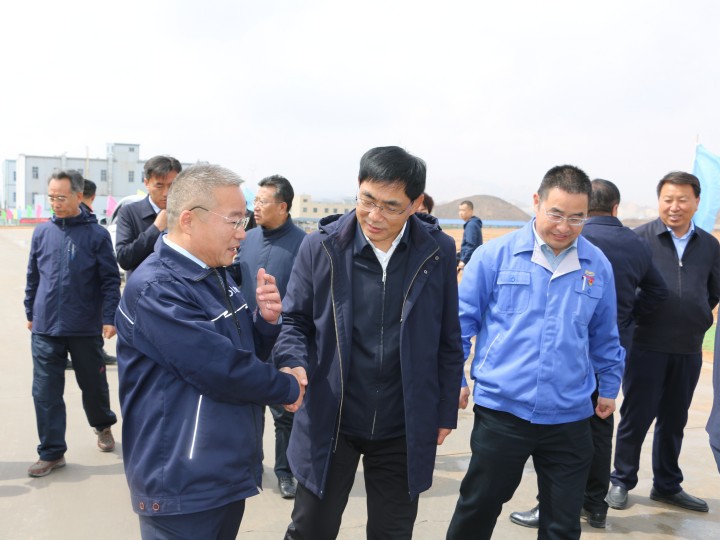 白銀市四大班子主要領導蒞臨大象能源參觀指導